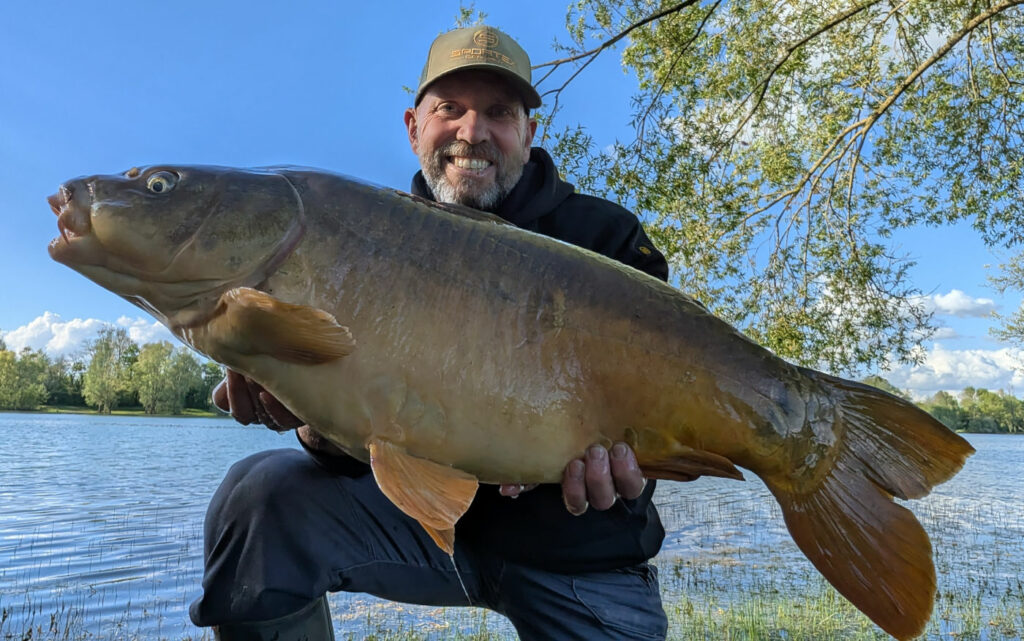 Une carpe de près de 20 kg au method feeder!